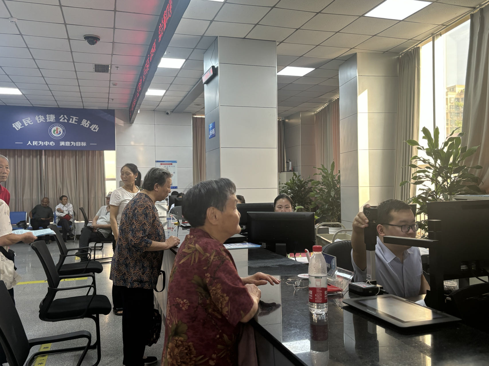 苍溪县<font color='red'>社保</font>中心多维度搭建老年服务“暖心便车”